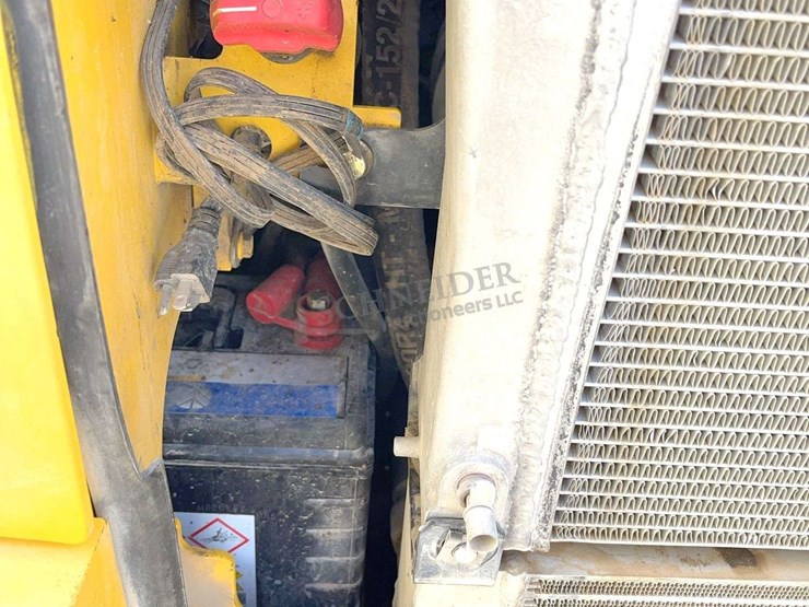 2021-new-holland-c327-image-22