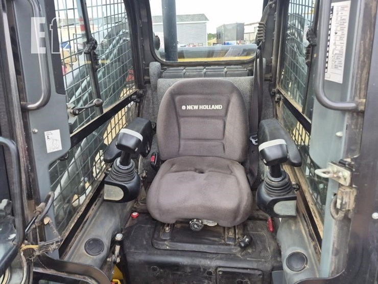 new-holland-l230-image-11