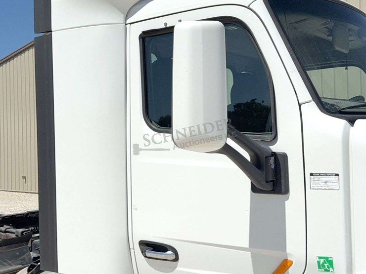 2020-peterbilt-579-image-15
