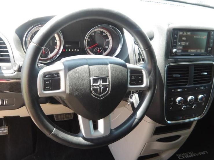 2017-dodge-grand-caravan-image-17