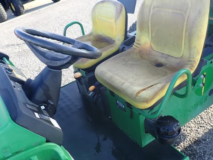 2012-john-deere-gator-image-11