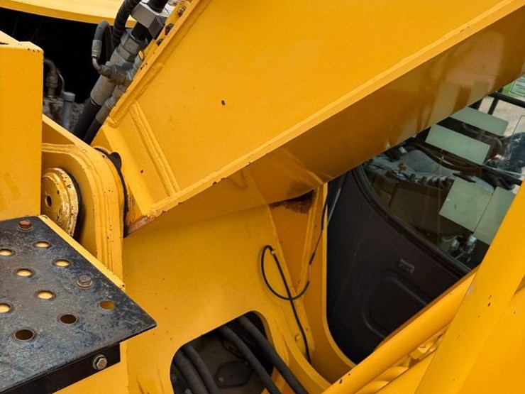 deere-210c-w-image-36