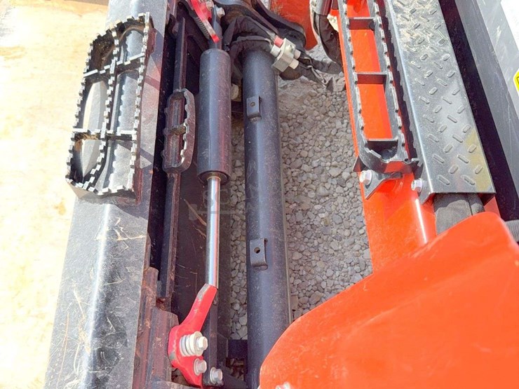 2026-kubota-svl97-3-image-10