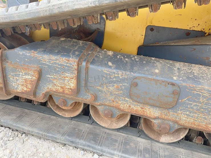 2020-deere-331g-image-26