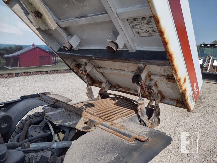 2021-bobcat-toolcat-5600-image-21