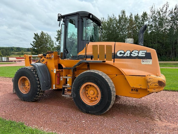 2009-case-621e-xr-image-2