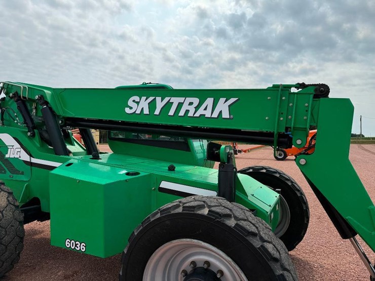 2015-sky-trak-6036-image-14