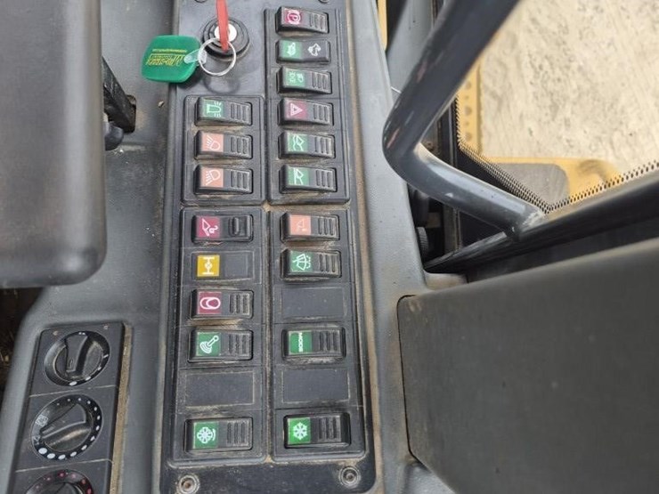 2016-deere-344k-image-14