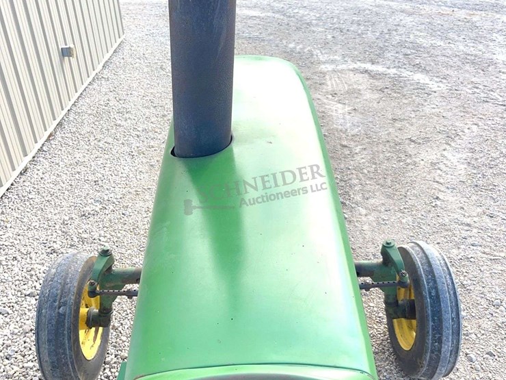 john-deere-4010-image-37