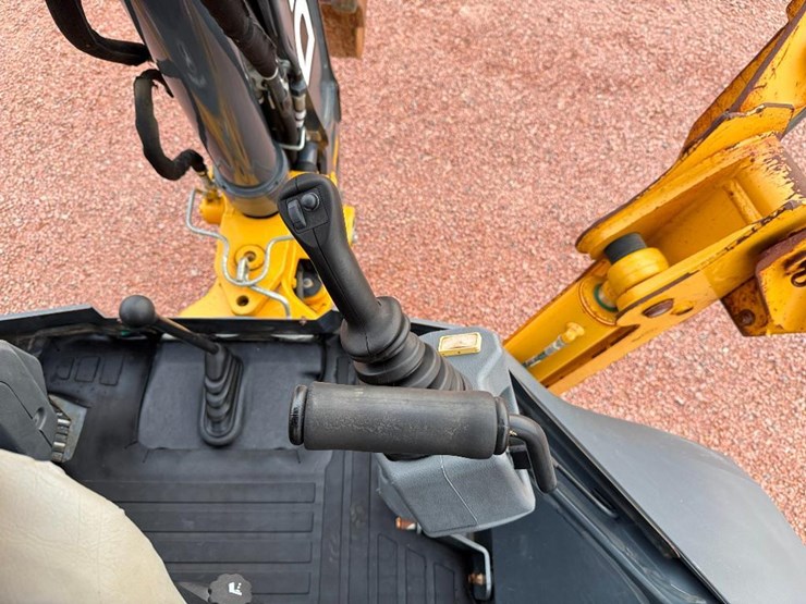 2019-deere-310sl-hl-image-65