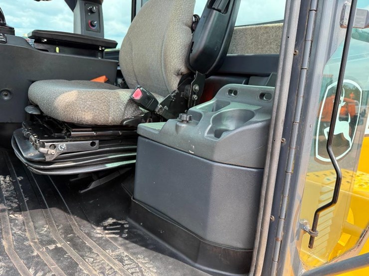deere-524k-image-49