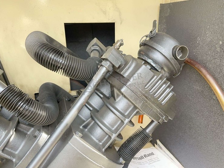 ingersoll-rand-120-gallon-air-compressor-image-14