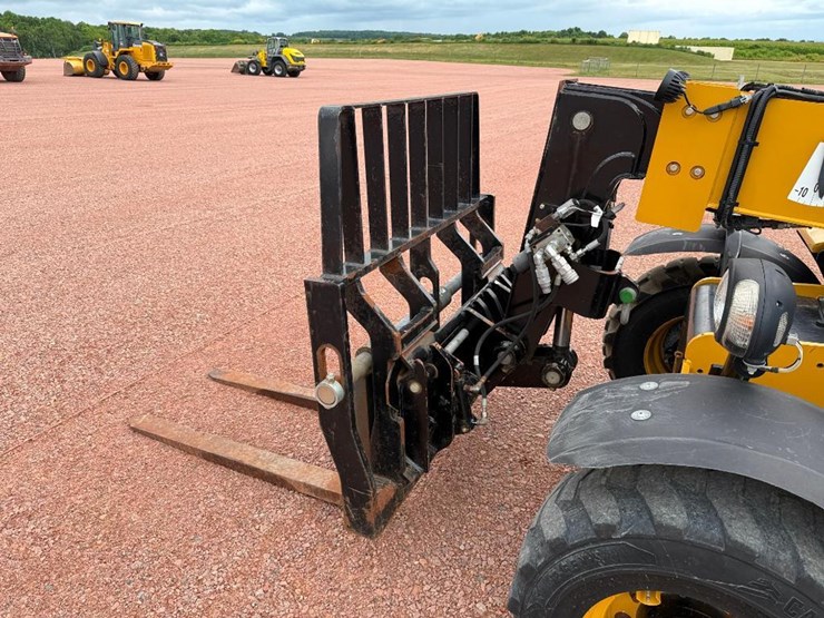 2021-caterpillar-th255c-image-23