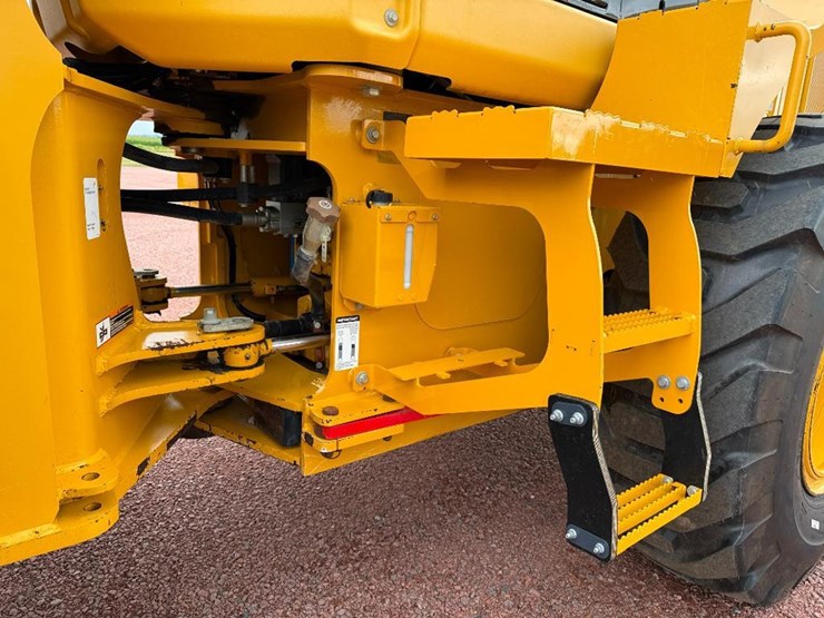 2019-deere-544l-image-40