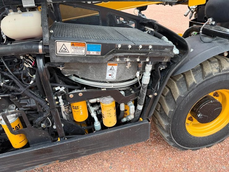 2021-caterpillar-th255c-image-36
