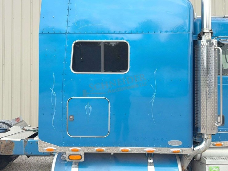 2007-peterbilt-386-image-19