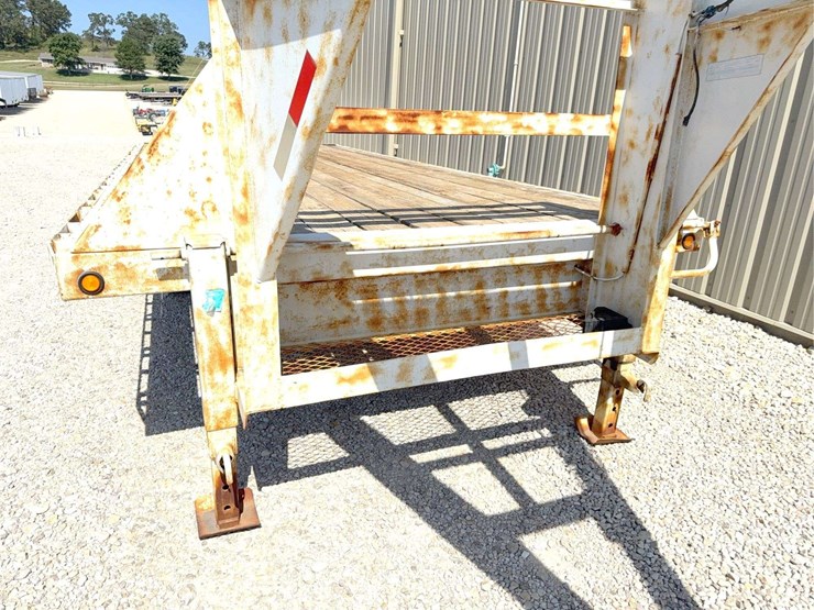 2003-load-trail-20'-gooseneck-flatbed-trailer-image-13