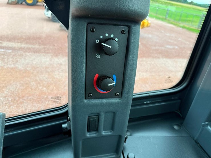 deere-624k-image-59