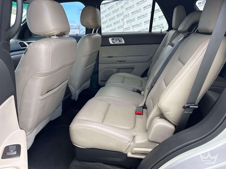 2015-ford-explorer-image-22