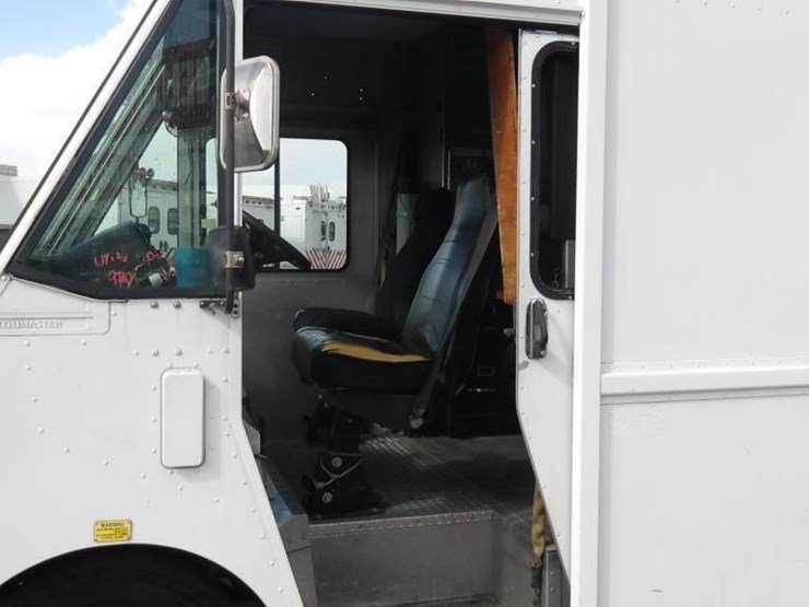 2002-workhorse-p42-image-23