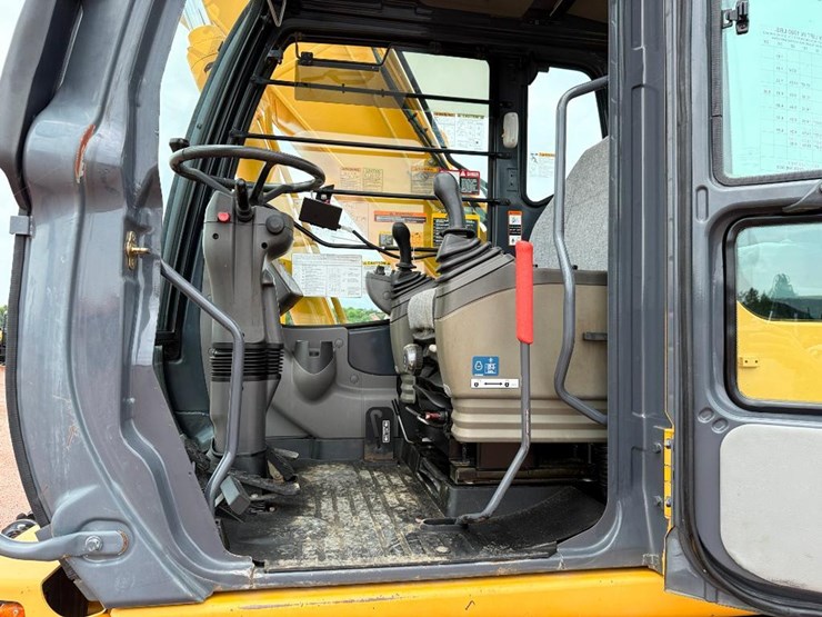 deere-210c-w-image-44