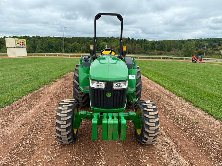 john-deere-4044m-image-2