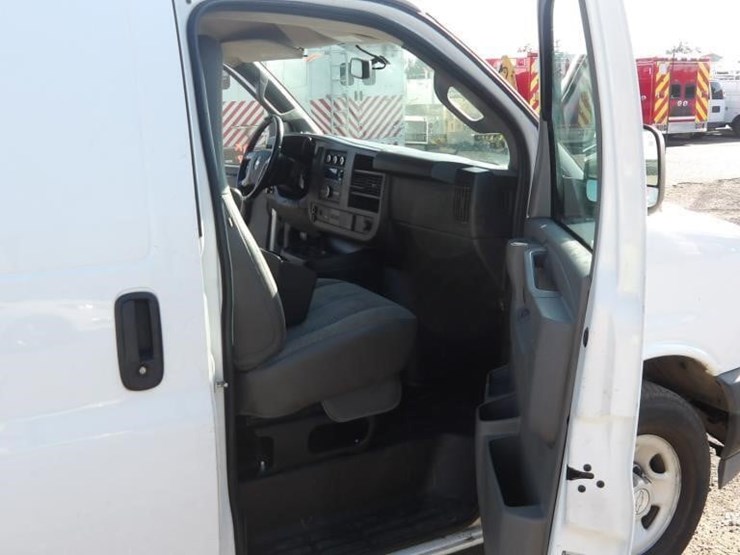 2017-utility-van-image-10