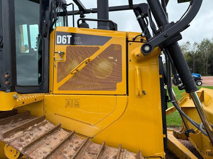 caterpillar-d6t-xl-image-24