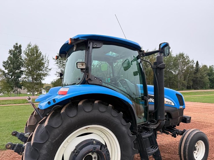 new-holland-ts130a-image-22