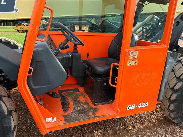 2014-jlg-g6-42a-image-33