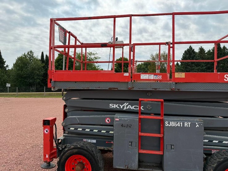2017-skyjack-sj8841rt-image-13