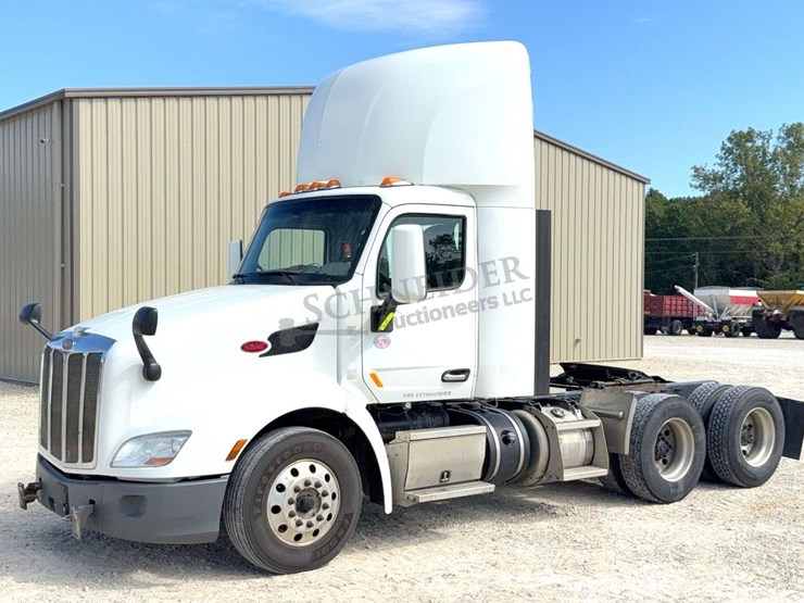 2020-peterbilt-579-image-2