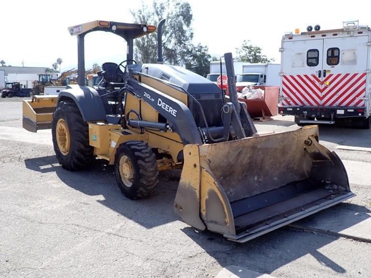2019-deere-210lep-image-2