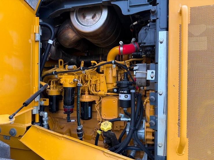 2021-deere-544p-image-45