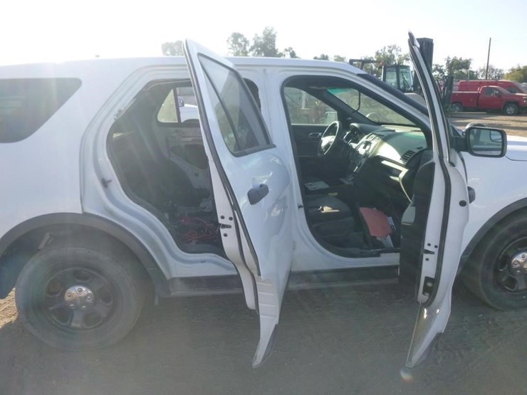 2017-ford-explorer-image-15