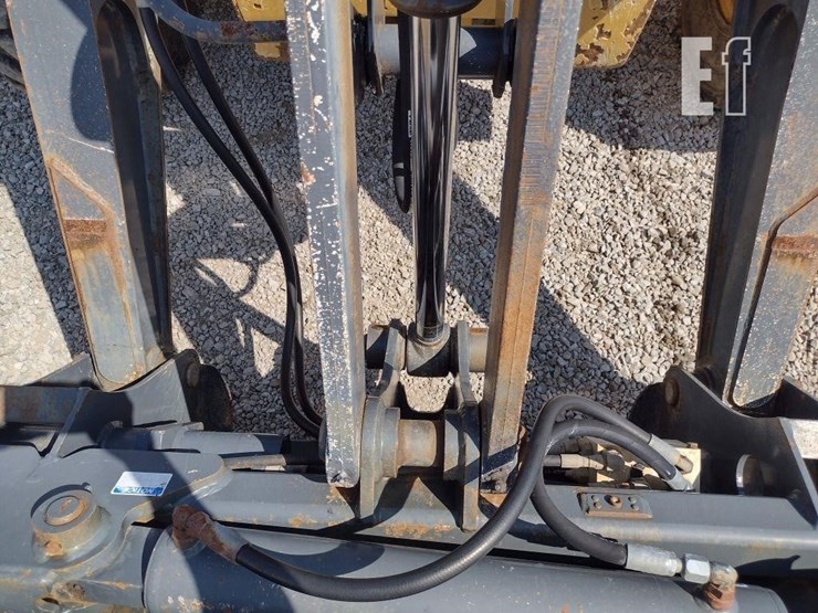2010-deere-310sj-image-30
