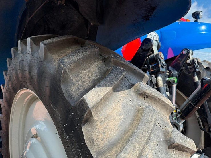 new-holland-t8.320-image-9