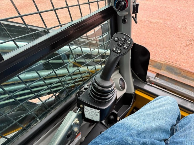 new-holland-c362-image-35