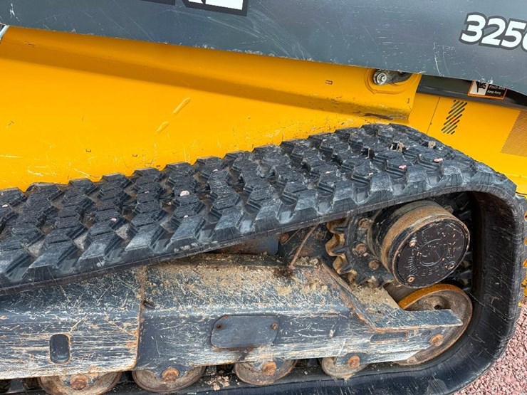 deere-325g-image-9