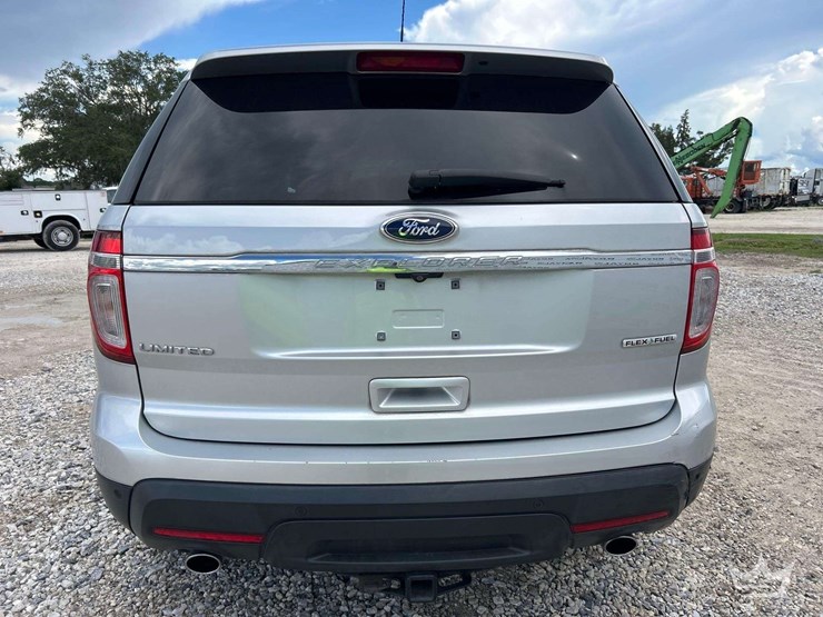 2015-ford-explorer-image-26