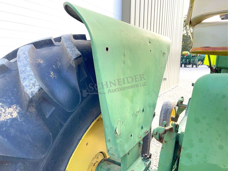 john-deere-4010-image-27