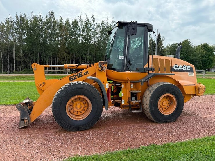 2009-case-621e-xr-image-1