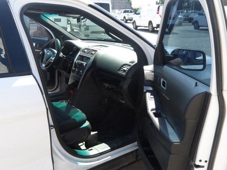 2015-ford-explorer-image-14