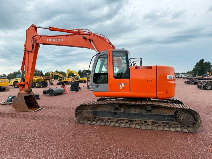 hitachi-zx225us-lc-image-5