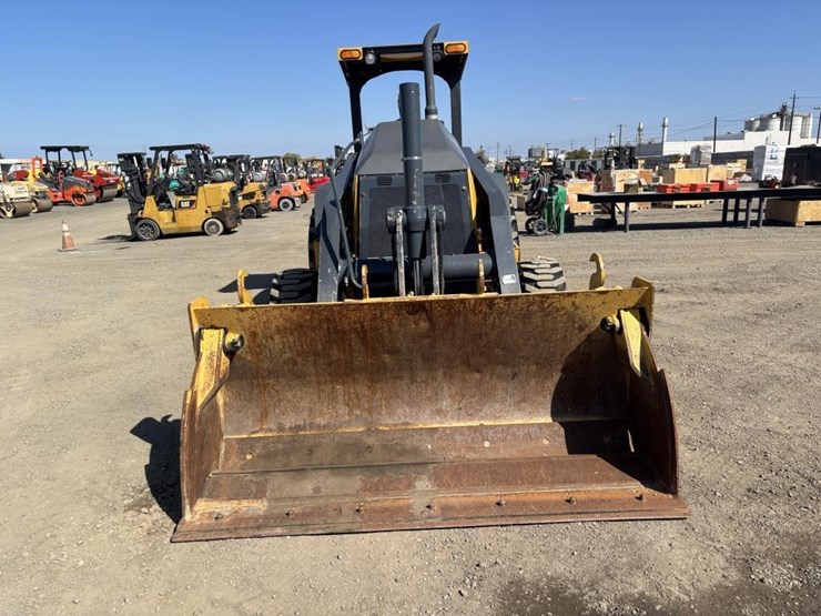 2021-deere-210l-image-6