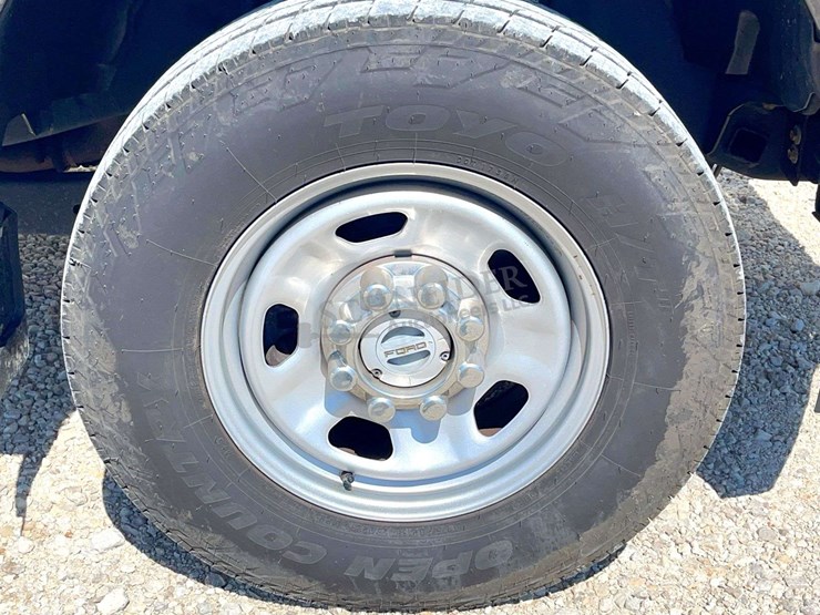 2021-ford-f350-image-13