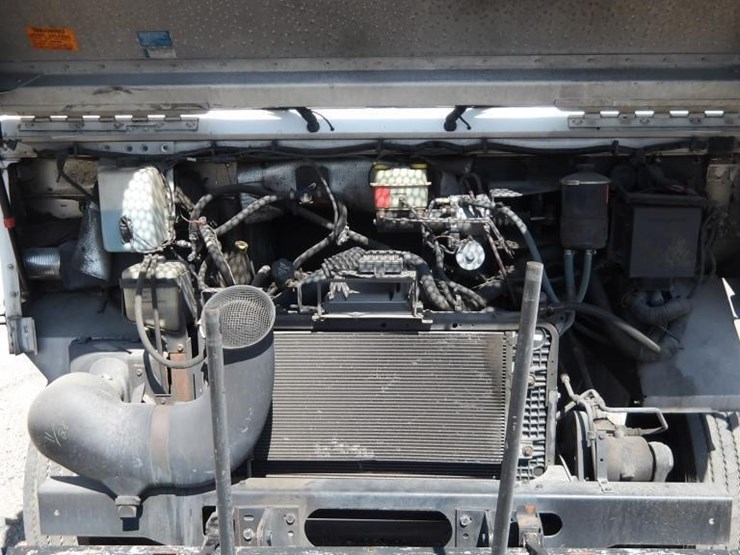 2008-workhorse-w62-image-12