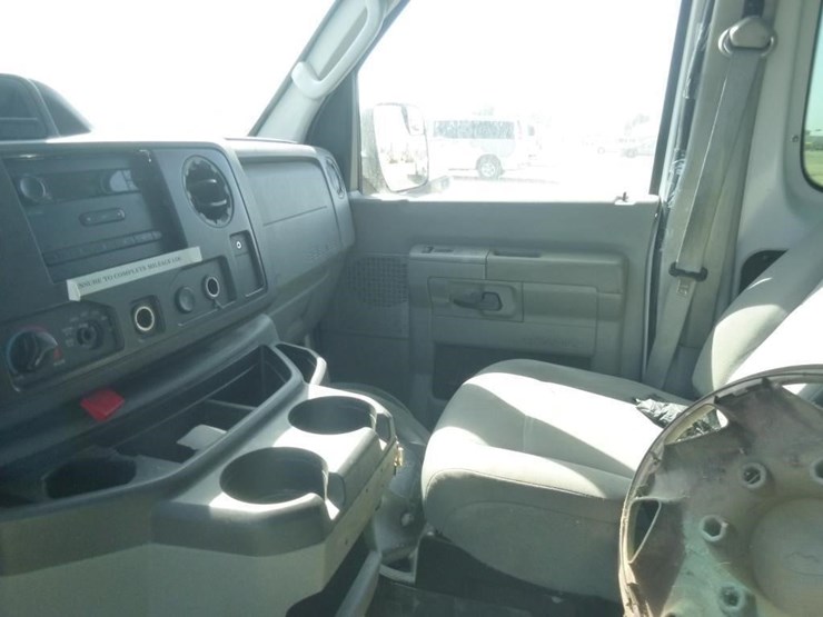 2012-ford-e350-image-12
