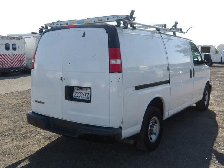 2017-utility-van-image-3