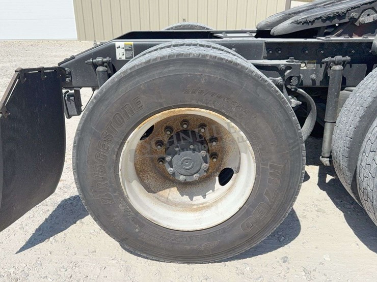 2018-peterbilt-579-image-29